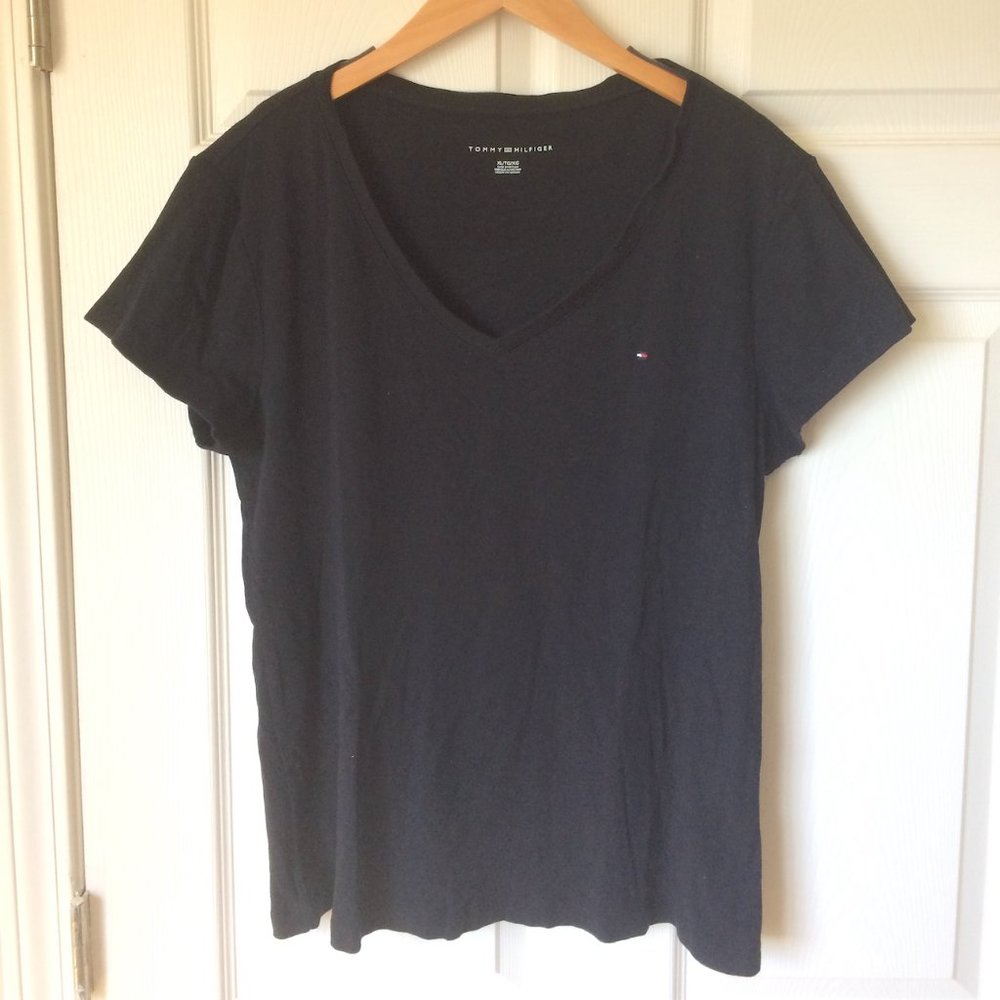 Tommy Hilfiger Women's Black Cotton XL V-Neck Tee